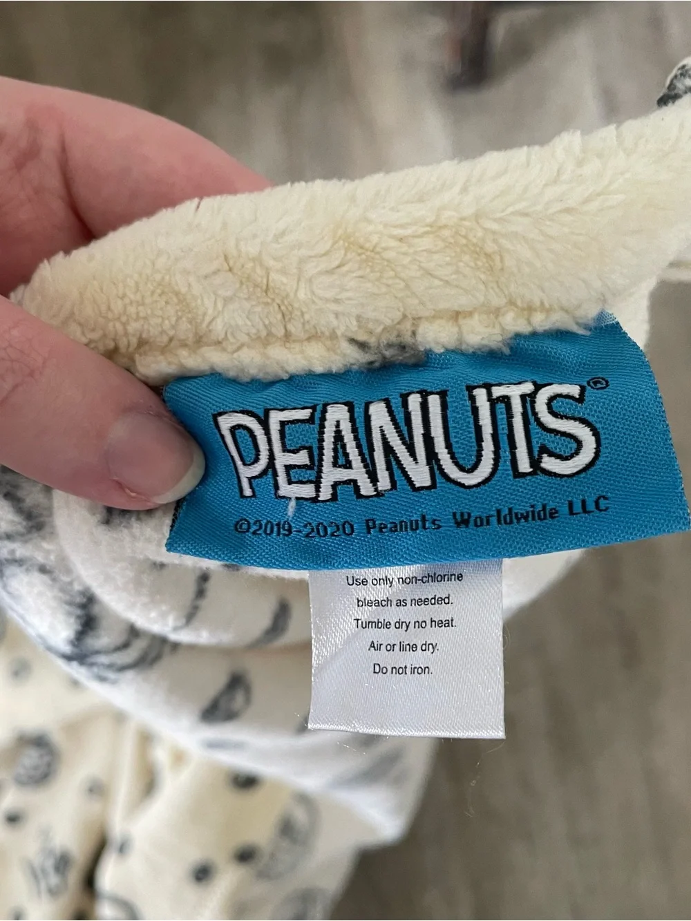 Peanuts Snoopy Fleece Throw Blanket 57” x 70” Cream Gray Easter Cozy Blanket